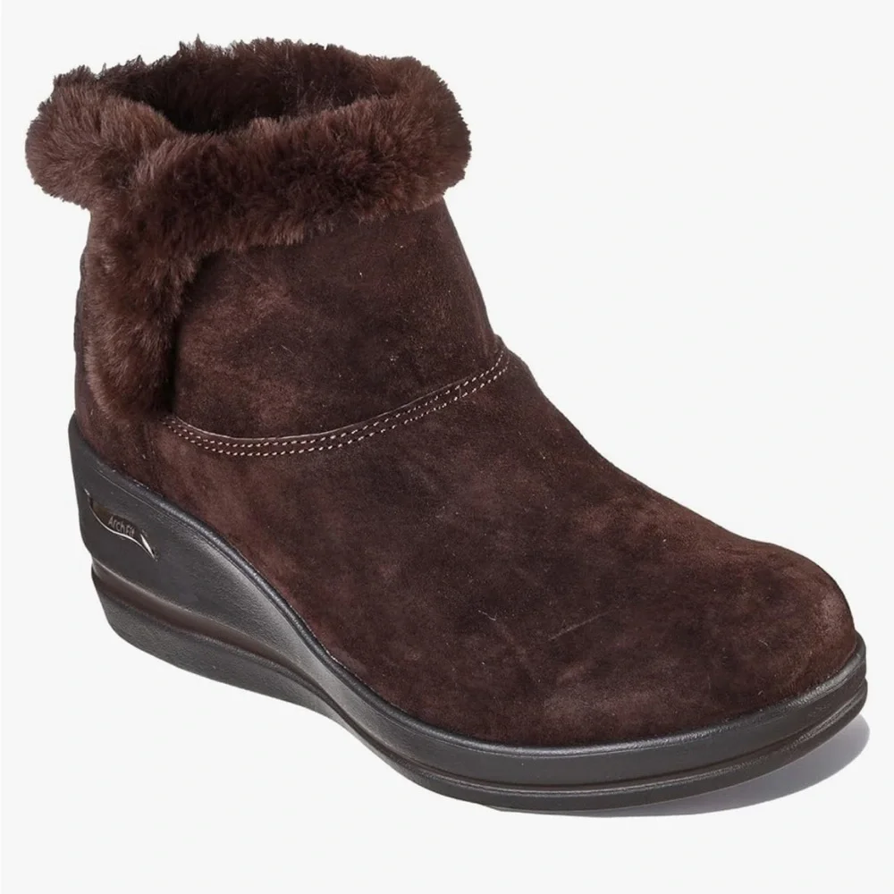 Skechers Women's Arch Fit Rise Boot Chocolate Brown Size 7.5